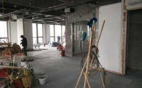 深圳裝修公司-康藍(lán)建設(shè)案例，走進(jìn)建活貿(mào)易裝修現(xiàn)場(chǎng)
